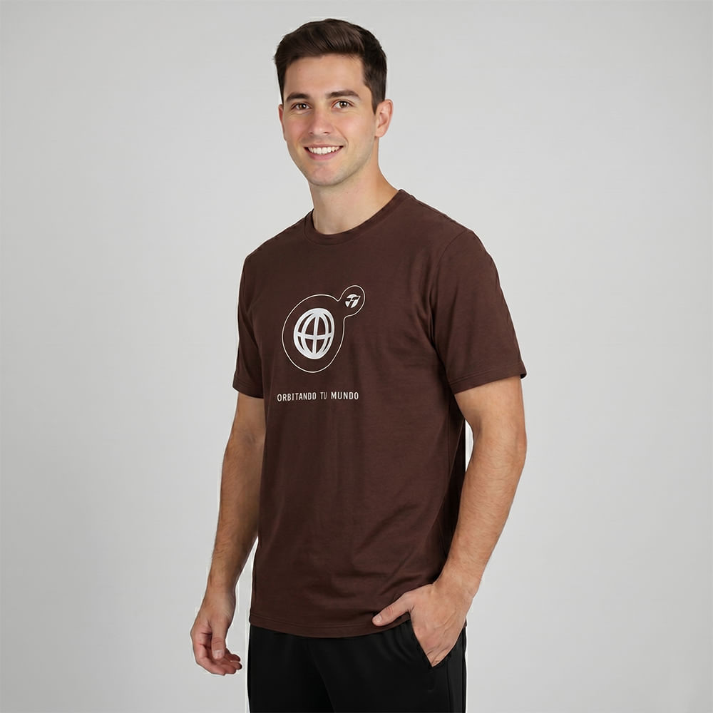 REMERA HOMBRE ESTAMPADA - PISTA